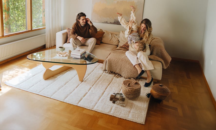 familj i vardagsrum
